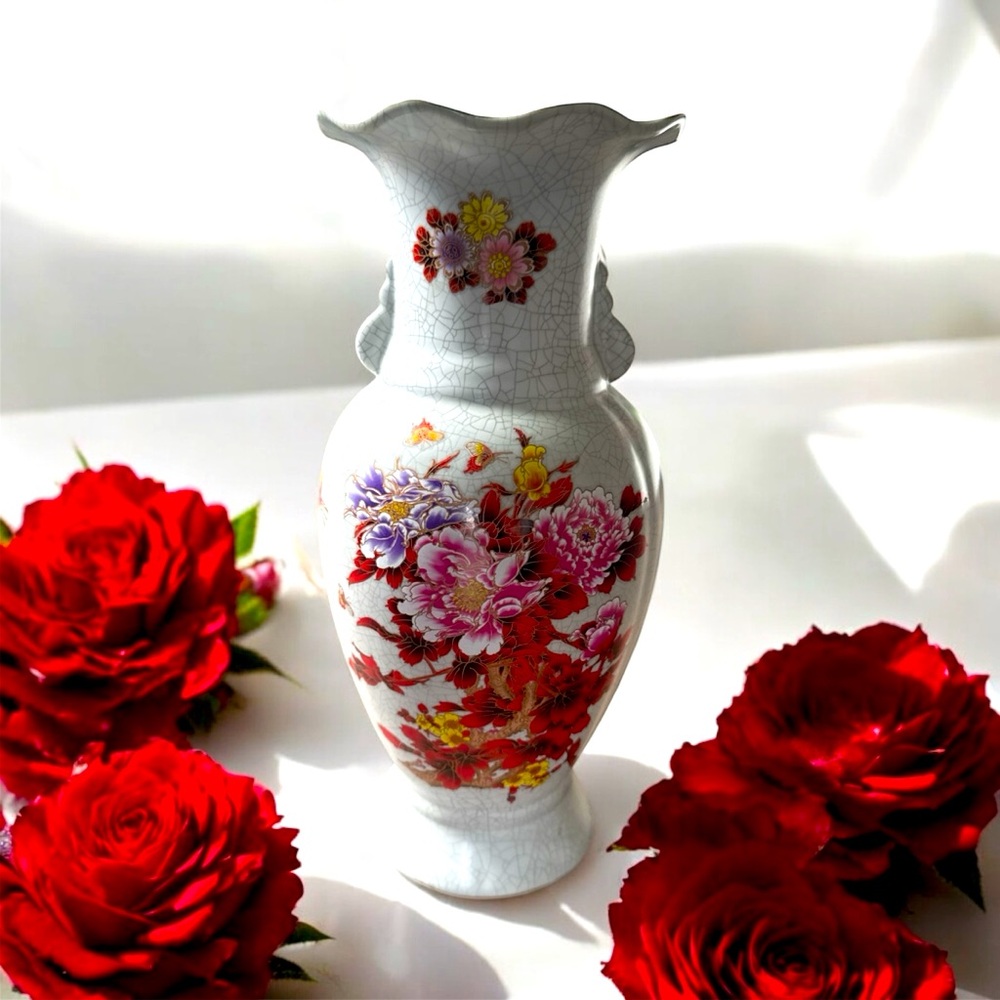 Chinese Jingdezhen Vase - souvenir from China Jingdezhen （1 of 2)